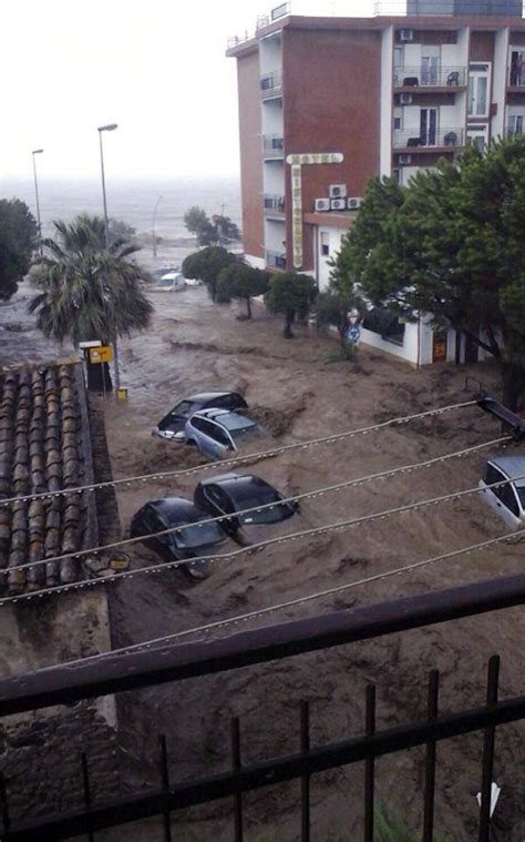 Violento nubifragio in Calabria: auto trascinate dal fango Video.